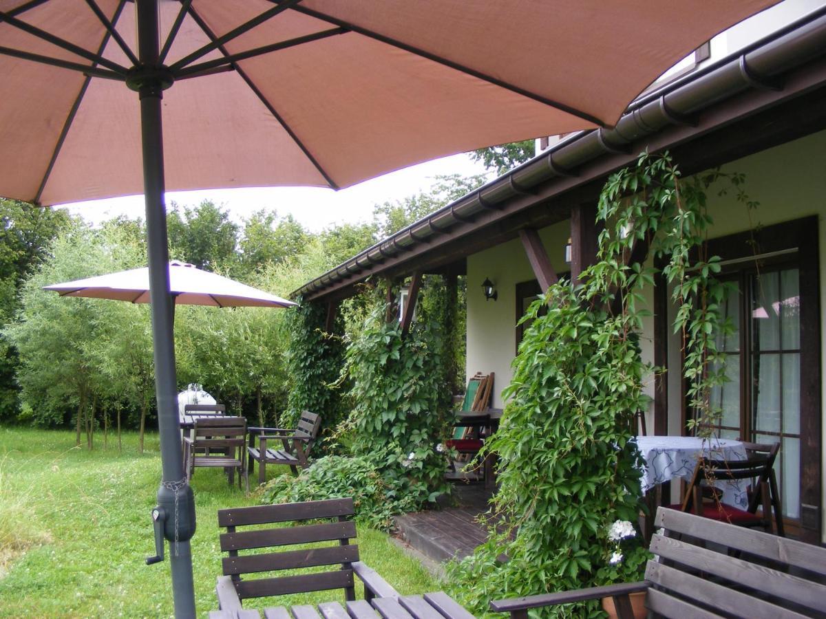 Dworek Lachowicze Grzegorzewice Exteriör bild