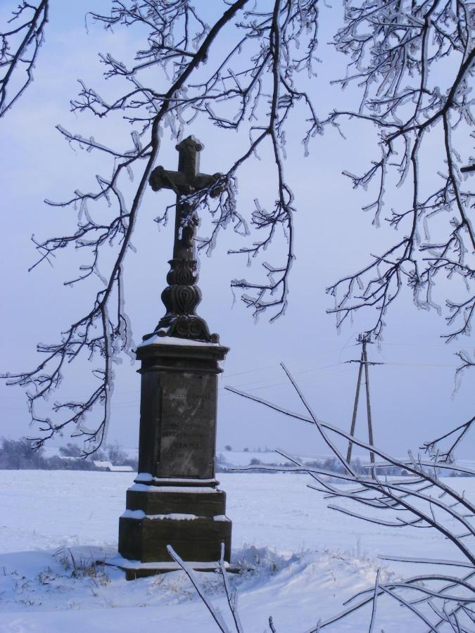 Dworek Lachowicze Grzegorzewice Exteriör bild